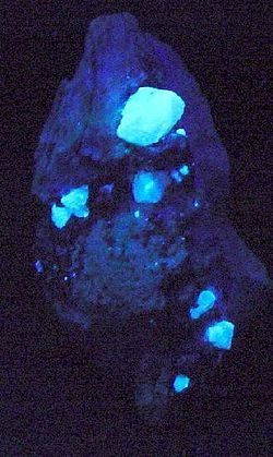 Scheelite crystal